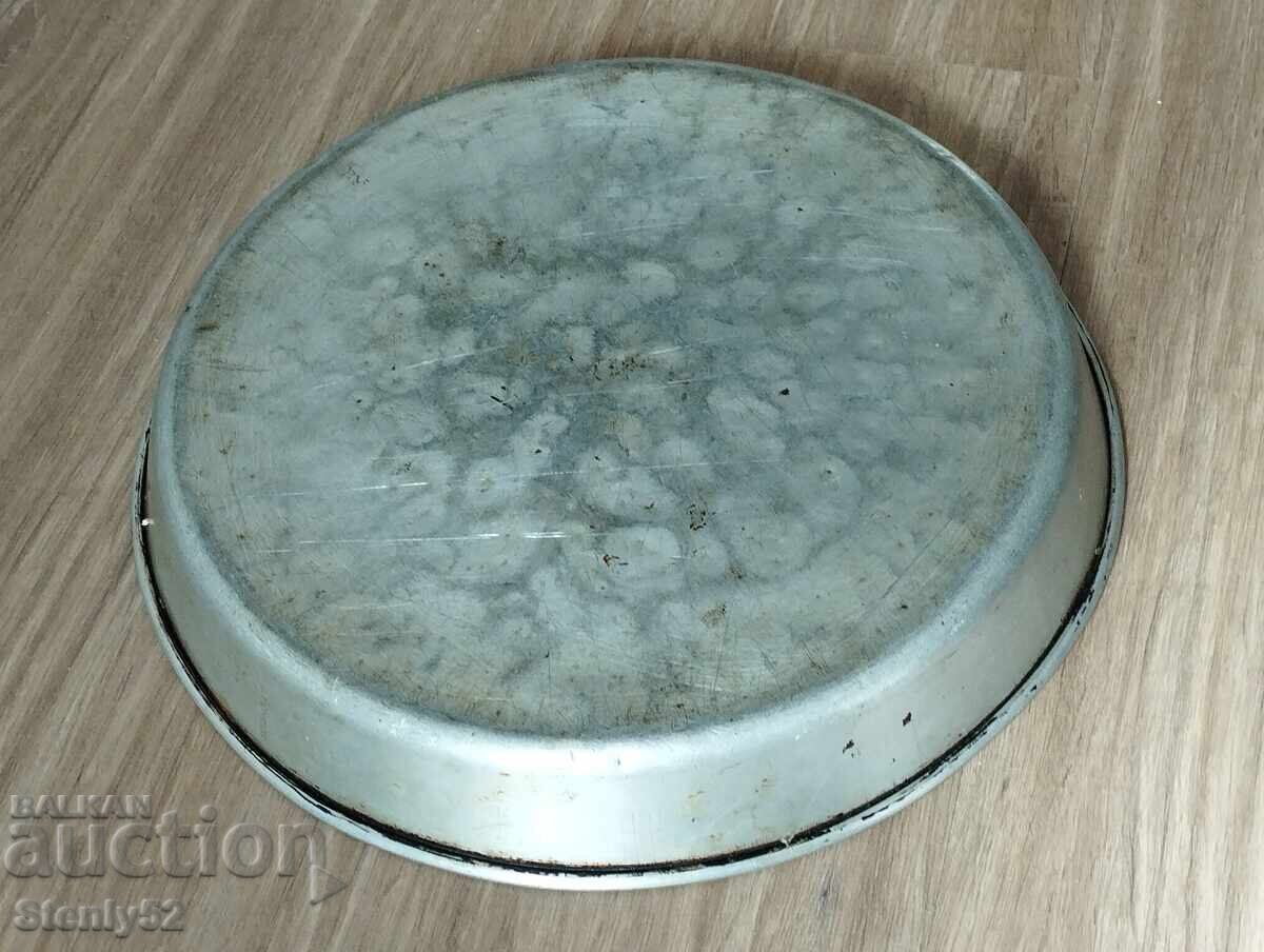 Large aluminum baking pan with dimensions diameter 35/5 cm with price 20.00 BGN | € 10.23 Large aluminum baking pan with dimensions diameter 35/5 cm with price 20.00 BGN | € 10.23