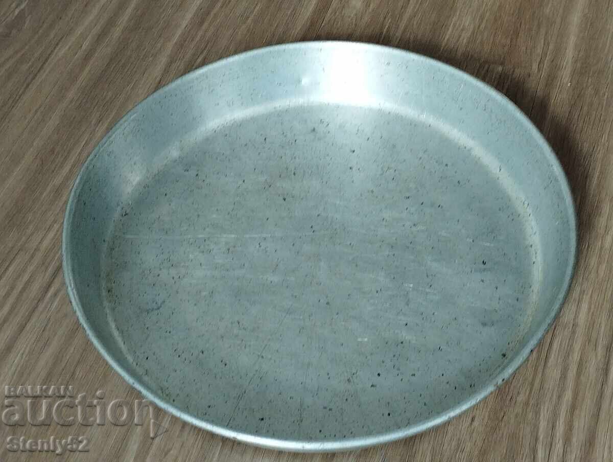 Large aluminum baking pan with dimensions diameter 35/5 cm Large aluminum baking pan with dimensions diameter 35/5 cm