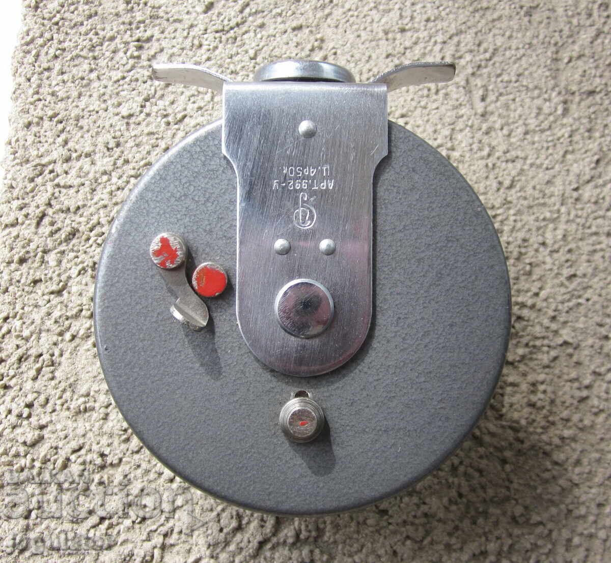 Delivery of Russian Soviet fishing reel for spinning fishing