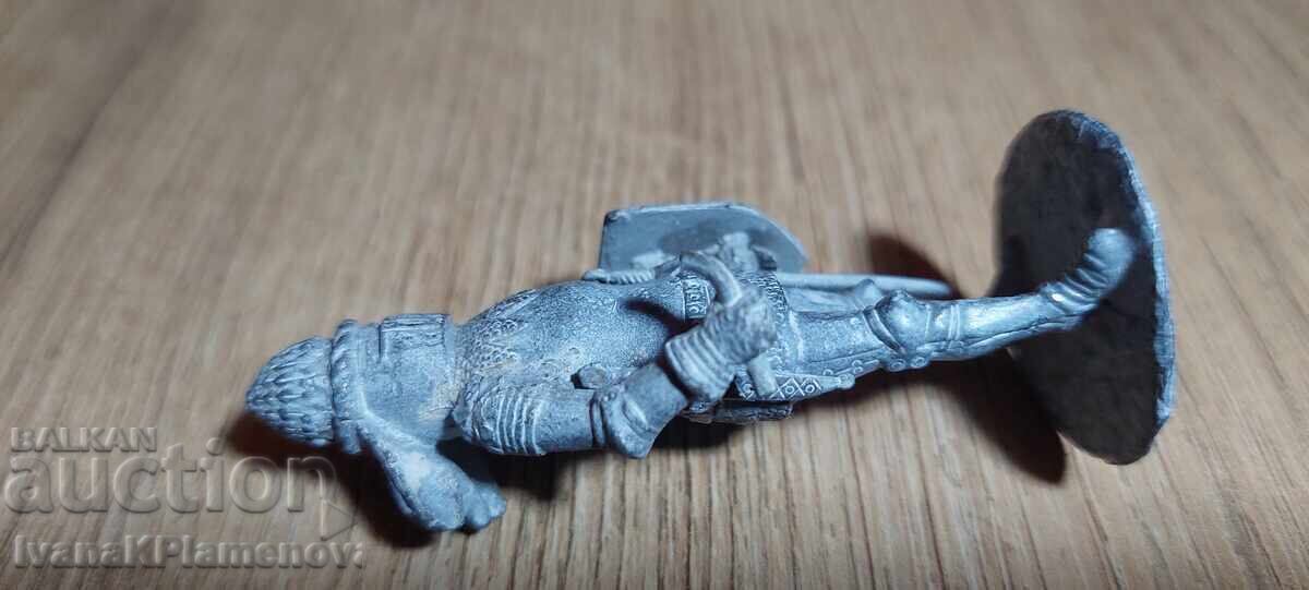 Delivery of A lead figurine for collectors Delivery of A lead figurine for collectors