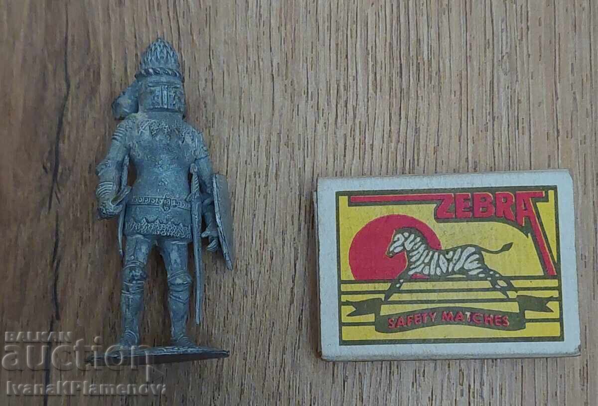 A lead figurine for collectors - 7 A lead figurine for collectors - 7