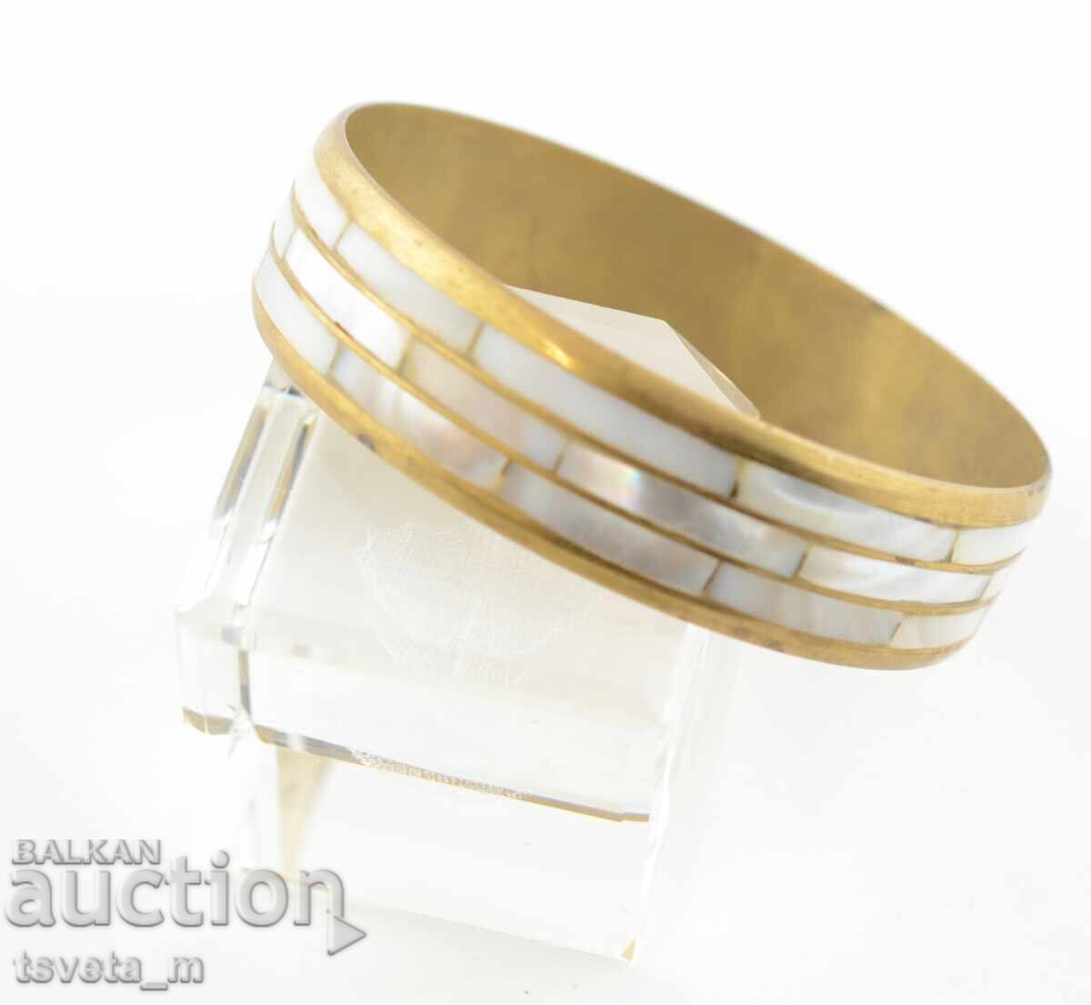 Bronze and mother-of-pearl bracelet with price 15.00 BGN | € 7.67 Bronze and mother-of-pearl bracelet with price 15.00 BGN | € 7.67