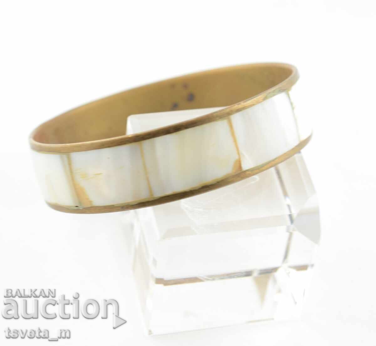 Bronze and mother-of-pearl bracelet with price 15.00 BGN | € 7.67 Bronze and mother-of-pearl bracelet with price 15.00 BGN | € 7.67