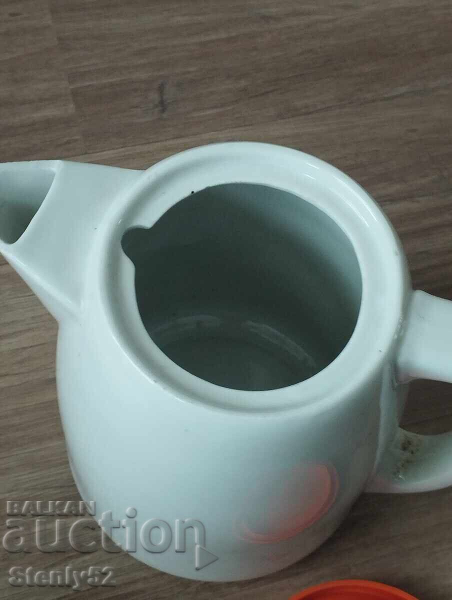 Cană veche, din porțelan foarte gros, cu marcaj cu preț € 10.00 | 19.56 BGN