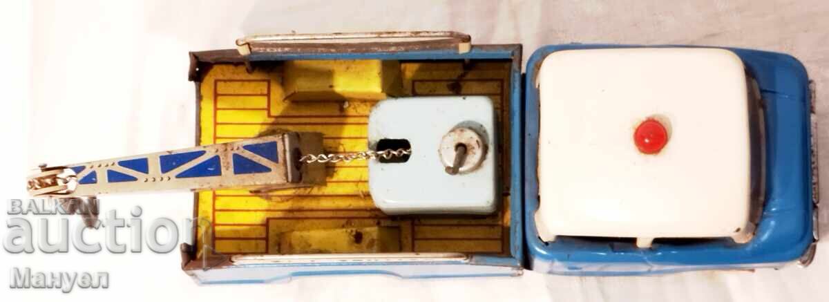 Доставка на Стара и рядка ламаринена играчка. Доставка на Стара и рядка ламаринена играчка.