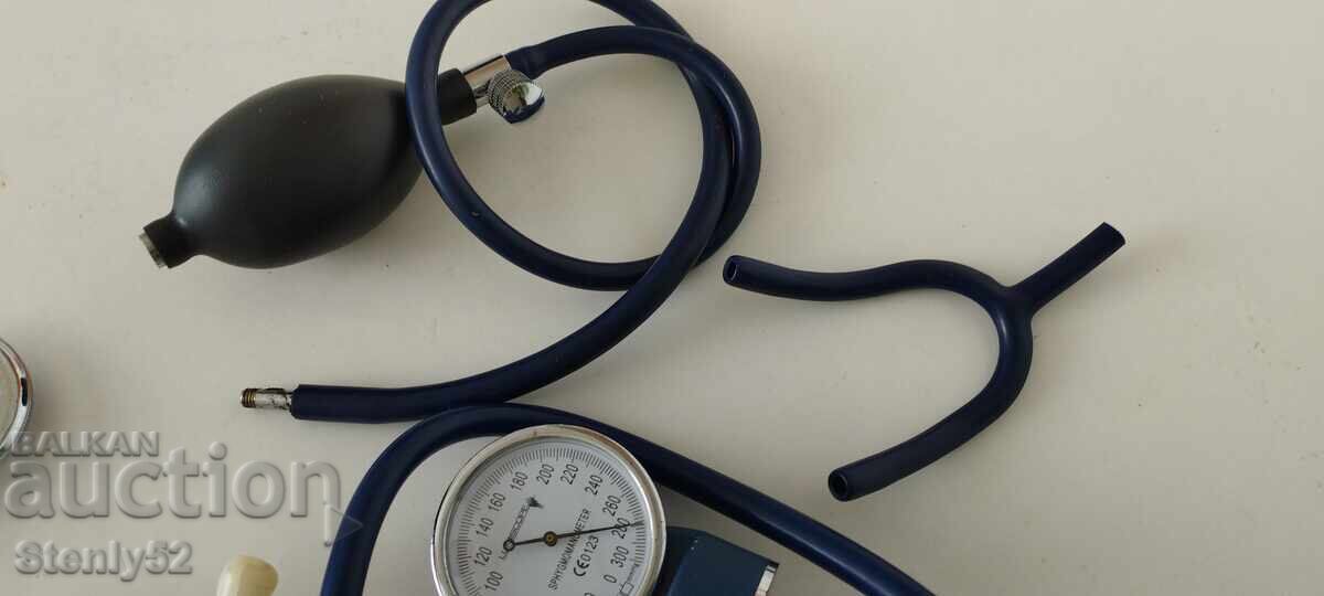 Delivery of Parts for a lUMISCOPE blood pressure apparatus Delivery of Parts for a lUMISCOPE blood pressure apparatus