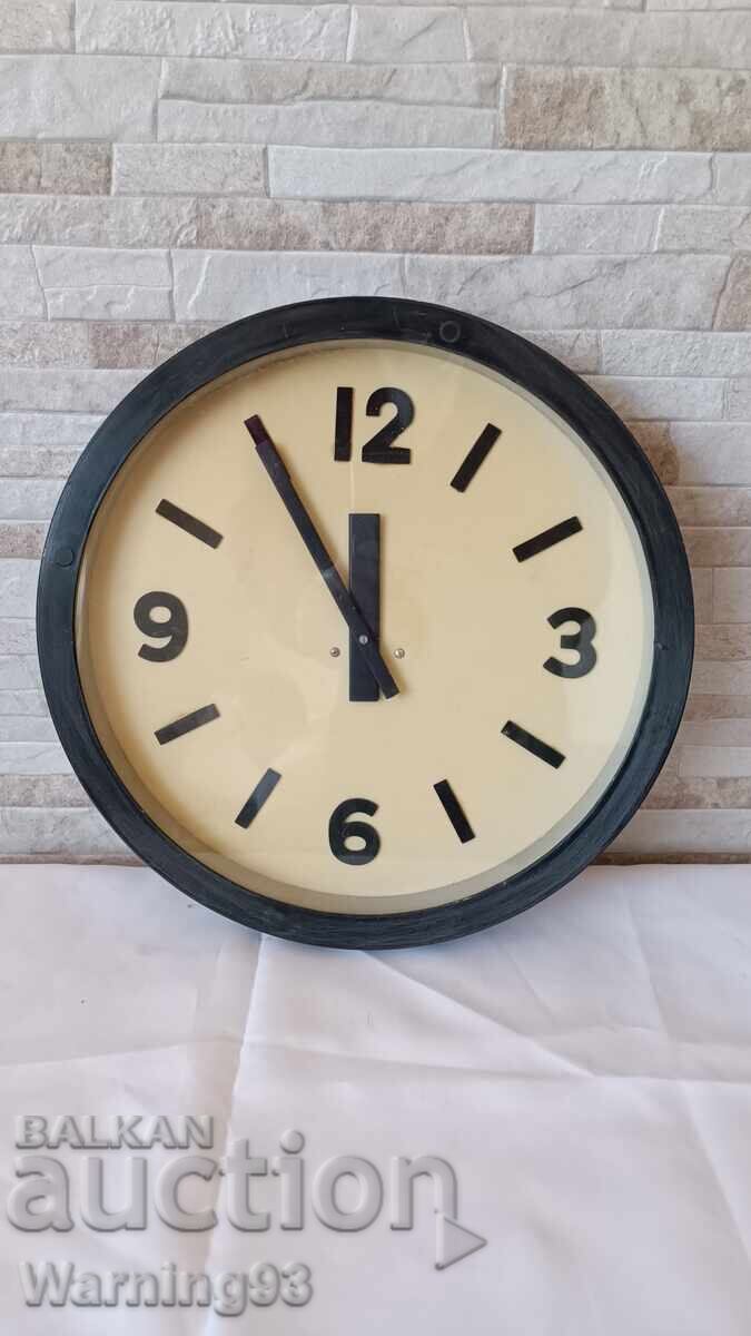 Ceas de perete vechi - Radiosincron - 1970" - Bulgaria cu preț 110.00 BGN | € 56.24