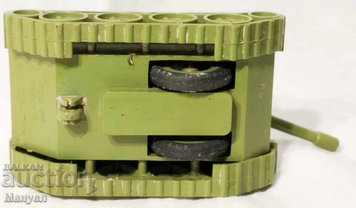 Delivery of Old and rare tank model