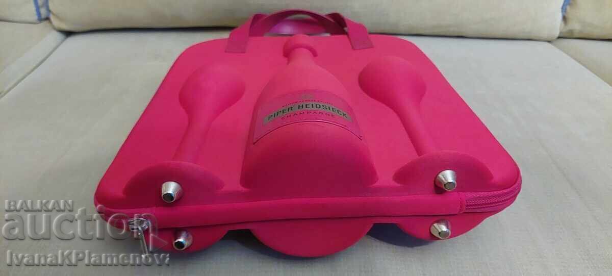 Auction  Wine bag with original France glasses for connoisseurs