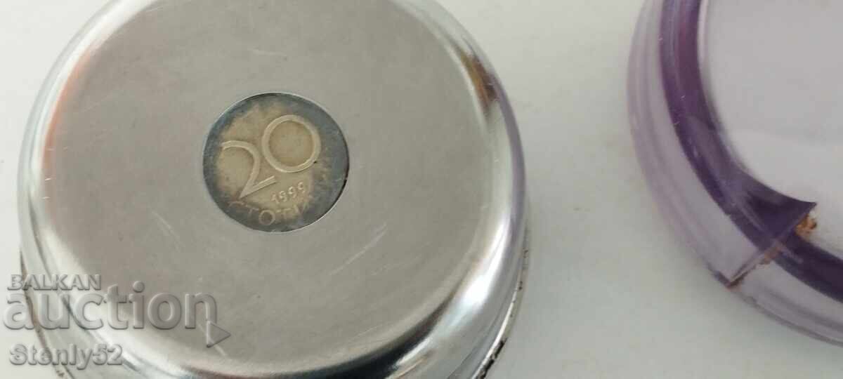 Delivery of Salt shaker for mixed salt with screw-on lid. Home handyman Delivery of Salt shaker for mixed salt with screw-on lid. Home handyman