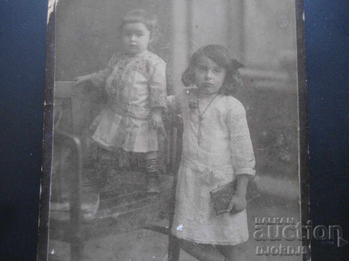 Old photo, cardboard, Vidin, P.T. Brăsnarev - photographic studio with price 3.00 BGN | € 1.53 Old photo, cardboard, Vidin, P.T. Brăsnarev - photographic studio with price 3.00 BGN | € 1.53