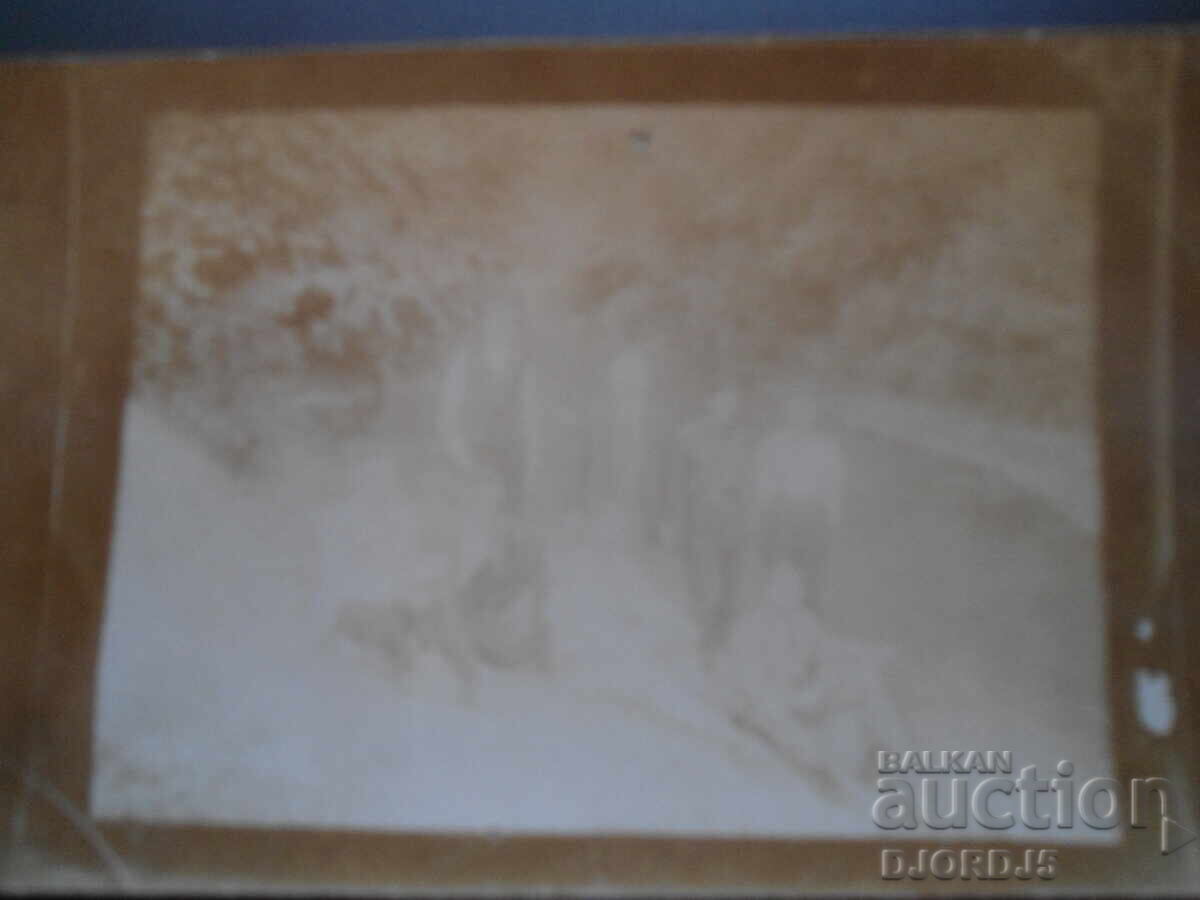 Стара снимка,картон, с. Букйовци, Ореховско Стара снимка,картон, с. Букйовци, Ореховско