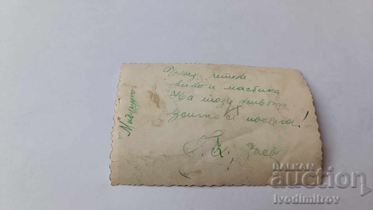 Снимка Миджуръ Офицер с разтворена книга на дървена масичка с цена 2.45 лв. | € 1.25 Снимка Миджуръ Офицер с разтворена книга на дървена масичка с цена 2.45 лв. | € 1.25