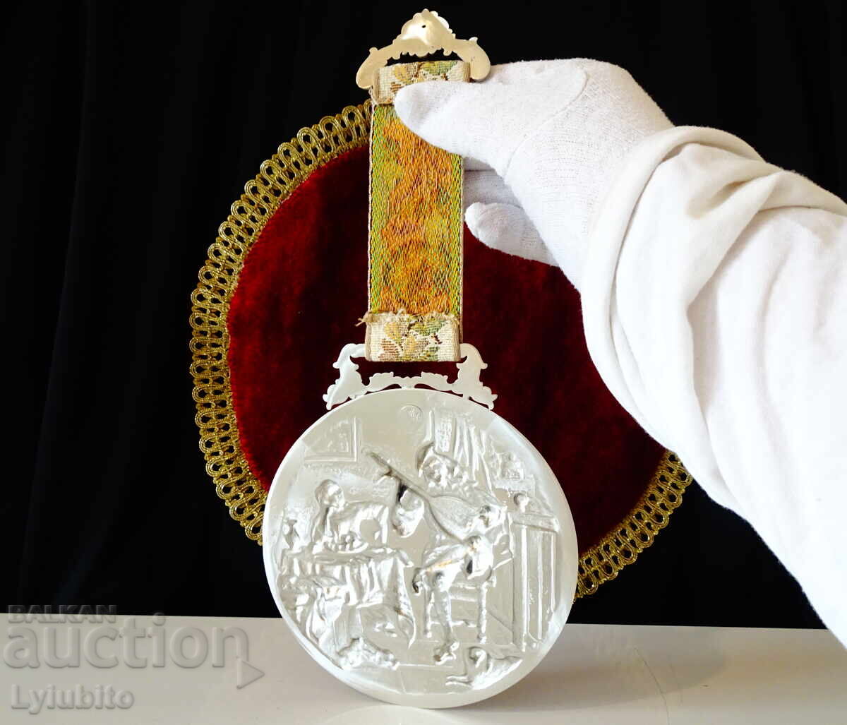 Tin plaque of a Lutenist, WMF - 7