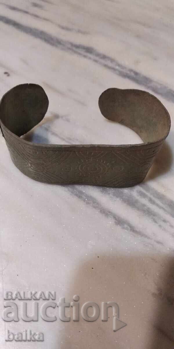 Auction  ANTIQUE BRACELET.