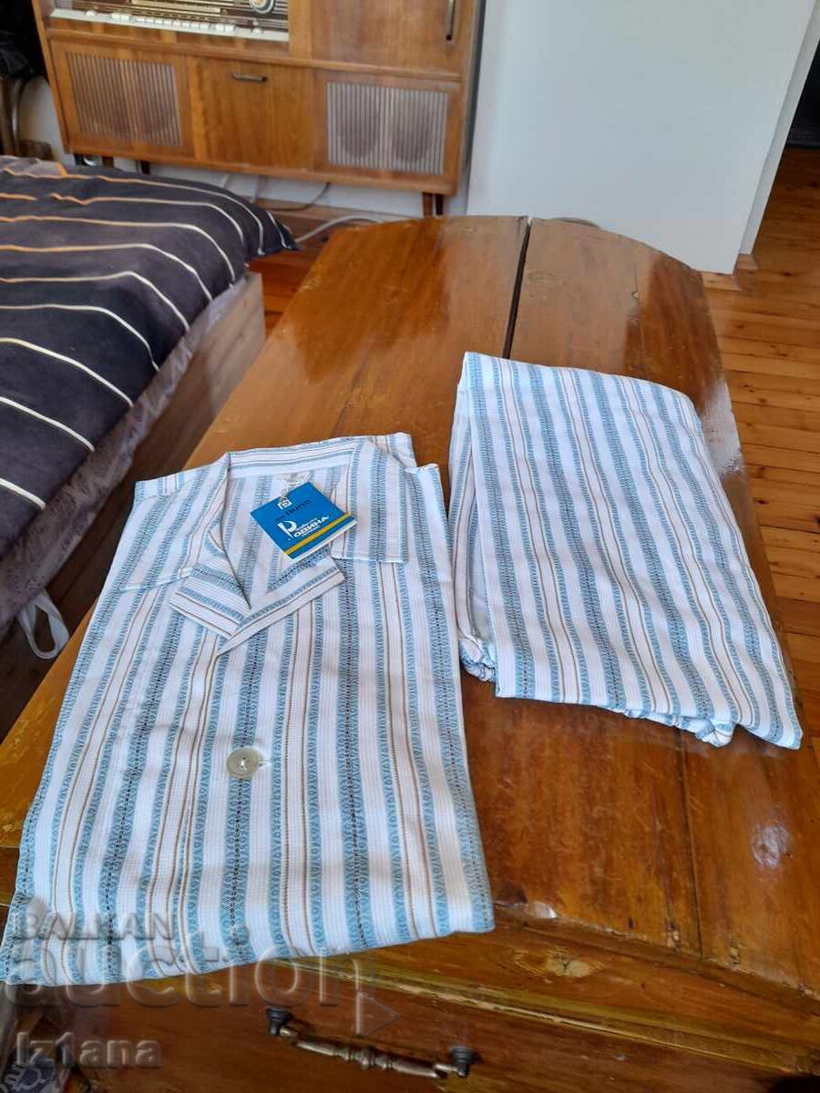 Pijamale bătrâni cu preț 43.00 BGN | € 21.99