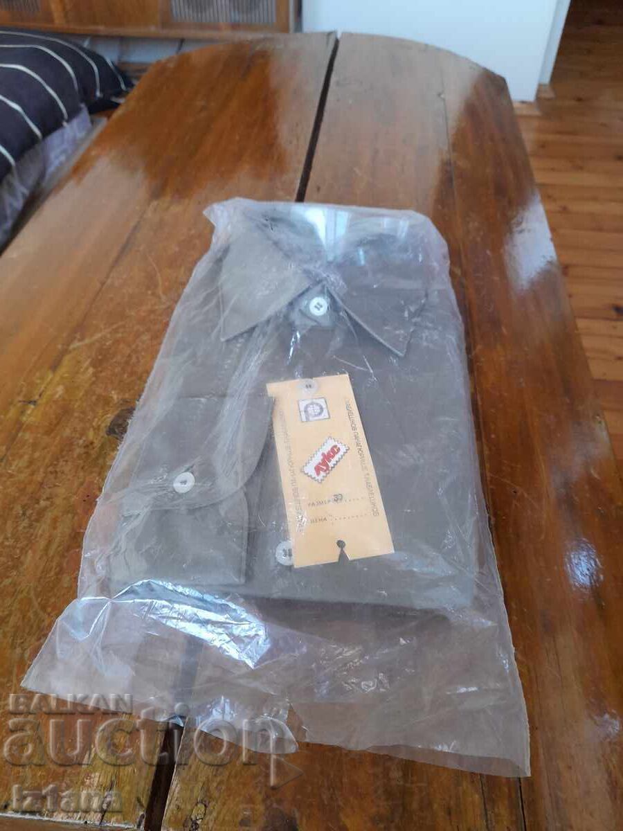 Παλιό στρατιωτικό πουκάμισο Παλιό στρατιωτικό πουκάμισο