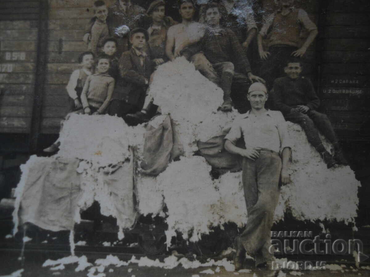 Old photo, "Memory from the Ivan Velichkov fabric" with price 2.00 BGN | € 1.02 Old photo, "Memory from the Ivan Velichkov fabric" with price 2.00 BGN | € 1.02