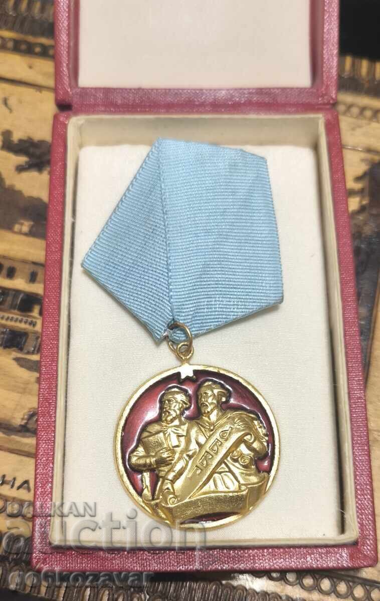 Ordinul „Chiril și Metodiu - I st." cu o cutie