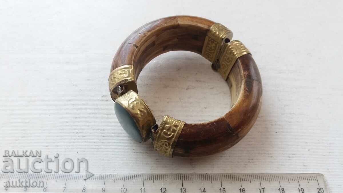 MASSIVE IVORY NECKLACE WITH STONE with price 13.99 BGN | € 7.15