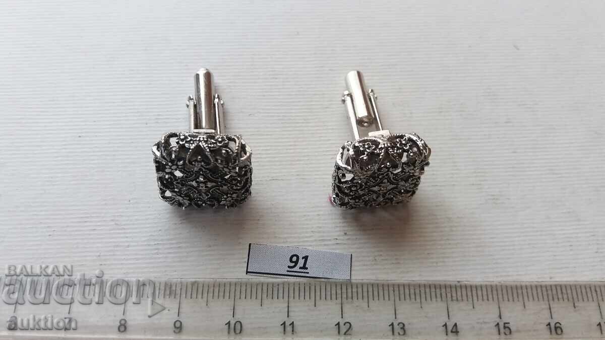 Delivery of MEN'S SHIRT CUFFLINKS Delivery of MEN'S SHIRT CUFFLINKS