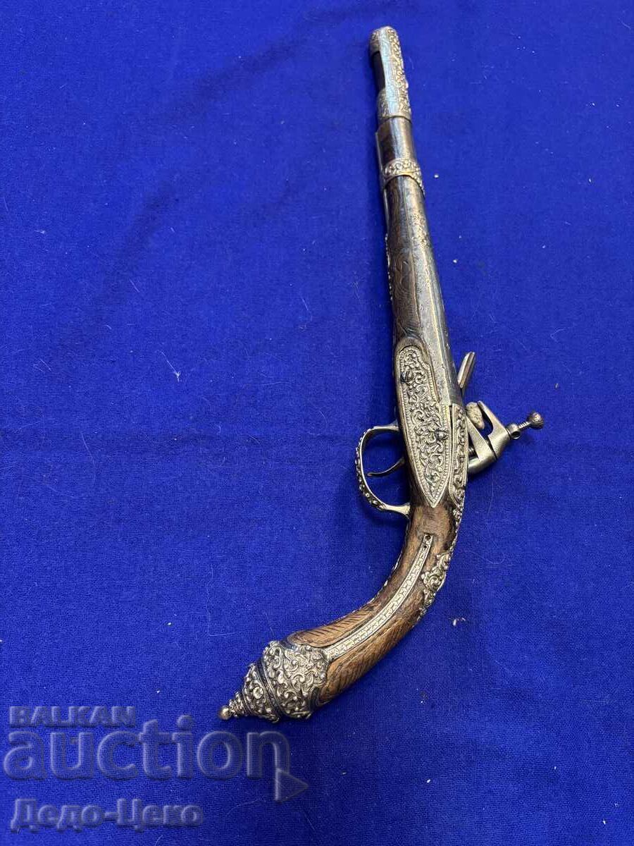 Flintlock pistol 18th century silver with price 3400.00 BGN | € 1738.39 Flintlock pistol 18th century silver with price 3400.00 BGN | € 1738.39