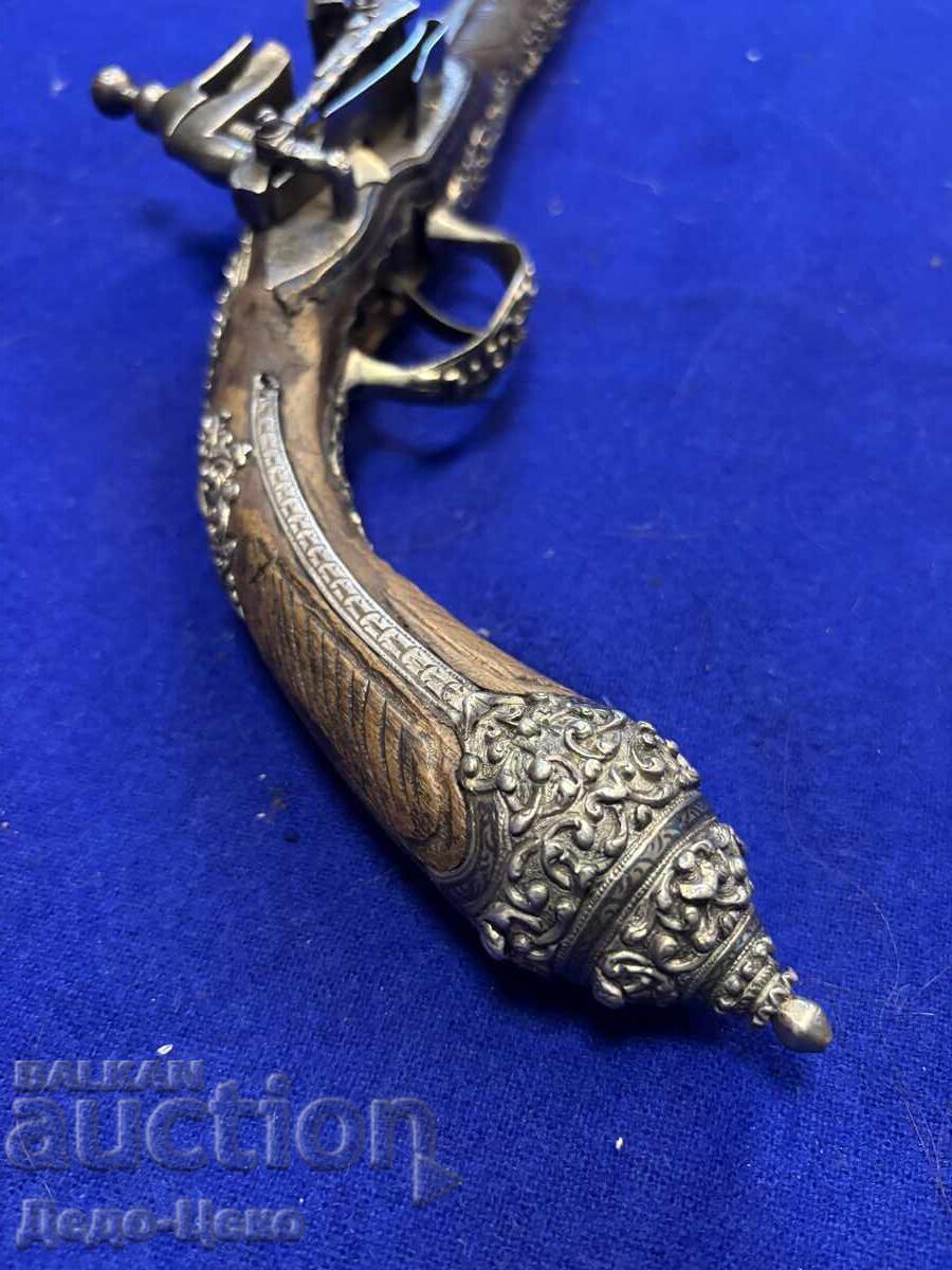 Flintlock pistol 18th century silver Flintlock pistol 18th century silver