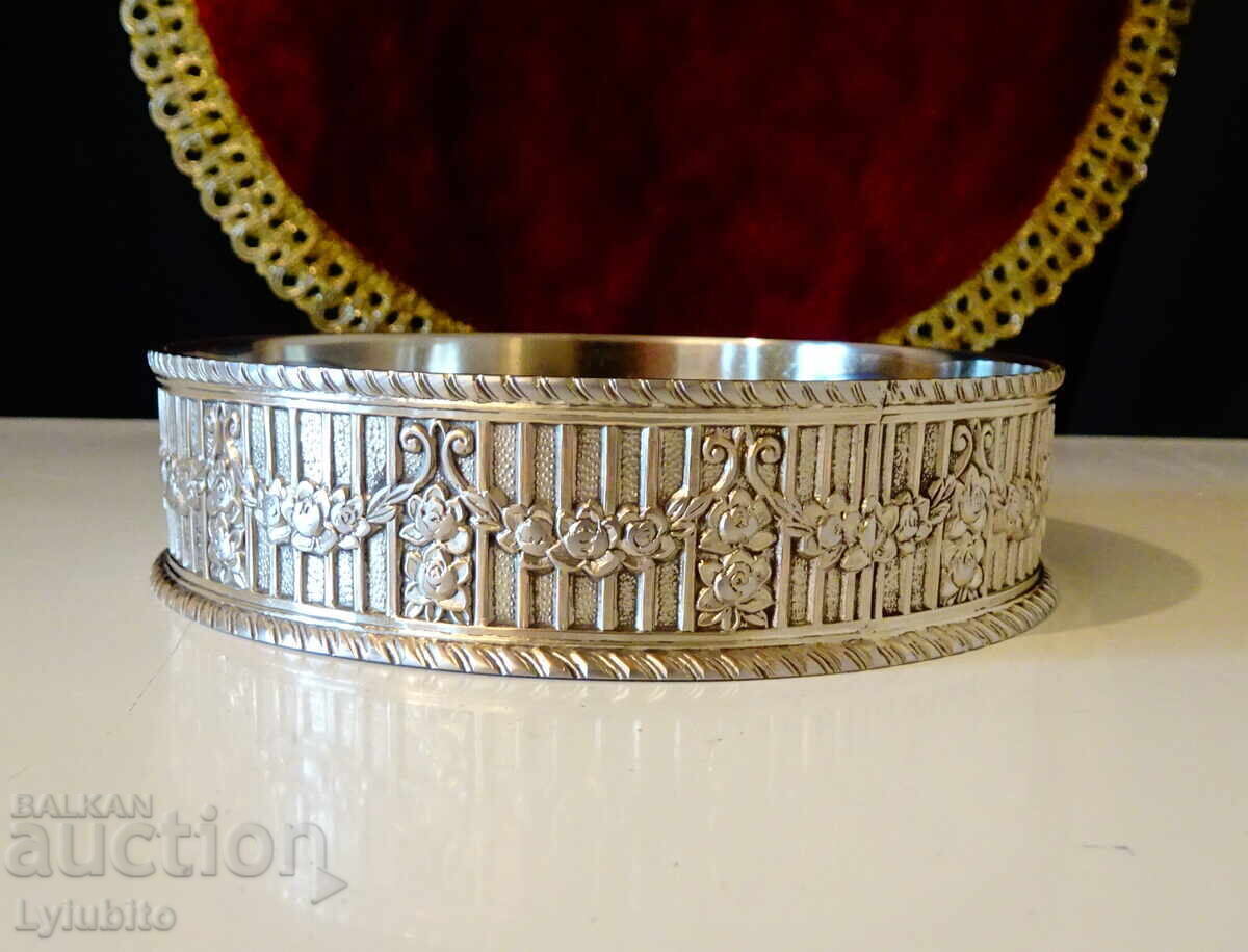 Silver-plated bottle stand, lion, roses, baroque with price 29.00 BGN | € 14.83 Silver-plated bottle stand, lion, roses, baroque with price 29.00 BGN | € 14.83