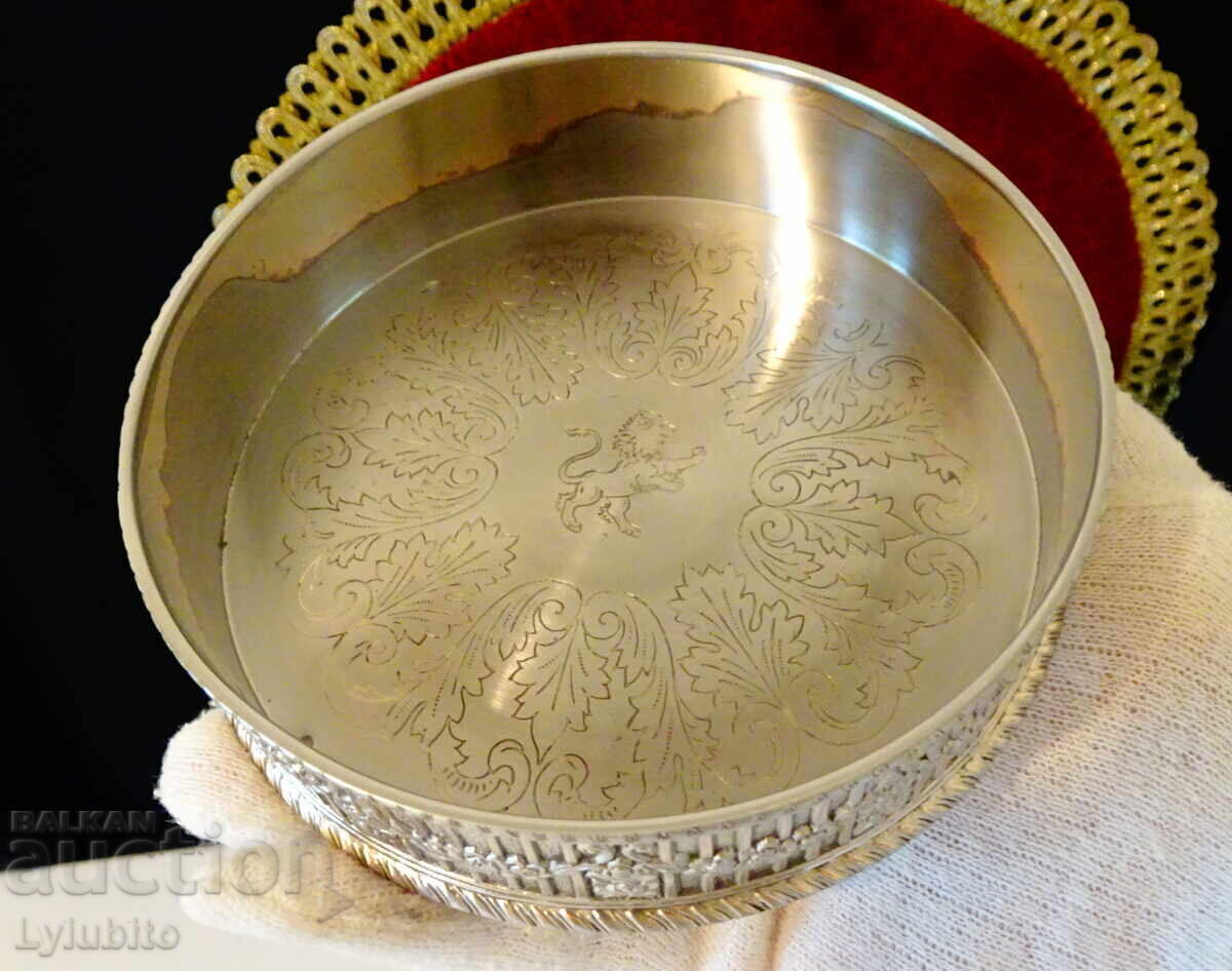 Auction Silver-plated bottle stand, lion, roses, baroque Auction Silver-plated bottle stand, lion, roses, baroque