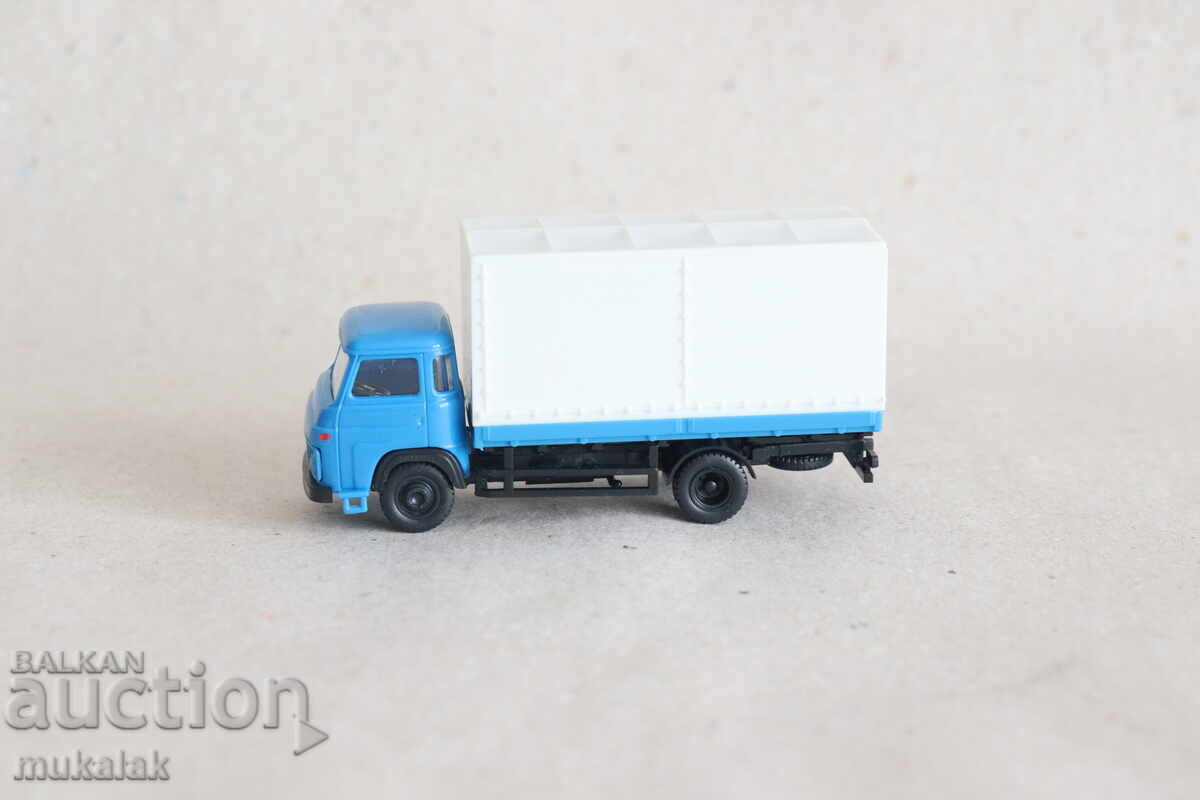 IGRA 1:87 H0 LIAZ SKODA TANKER TRUCK TOY MODEL - 6 IGRA 1:87 H0 LIAZ SKODA TANKER TRUCK TOY MODEL - 6