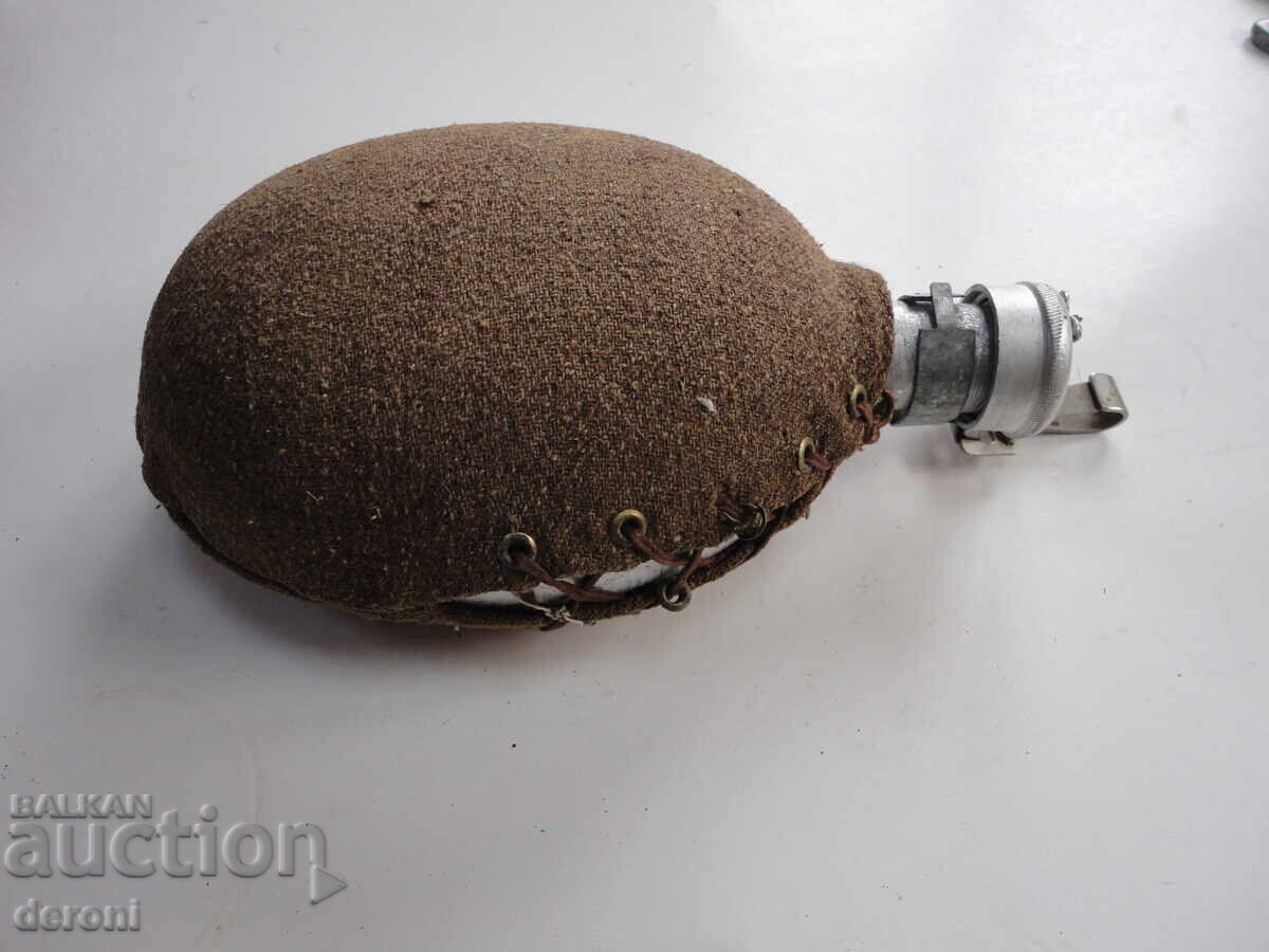 Military aluminum canteen 1 with price 10.00 BGN | € 5.11