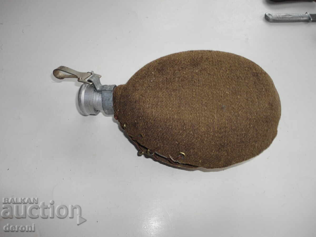 Auction  Military aluminum canteen 1
