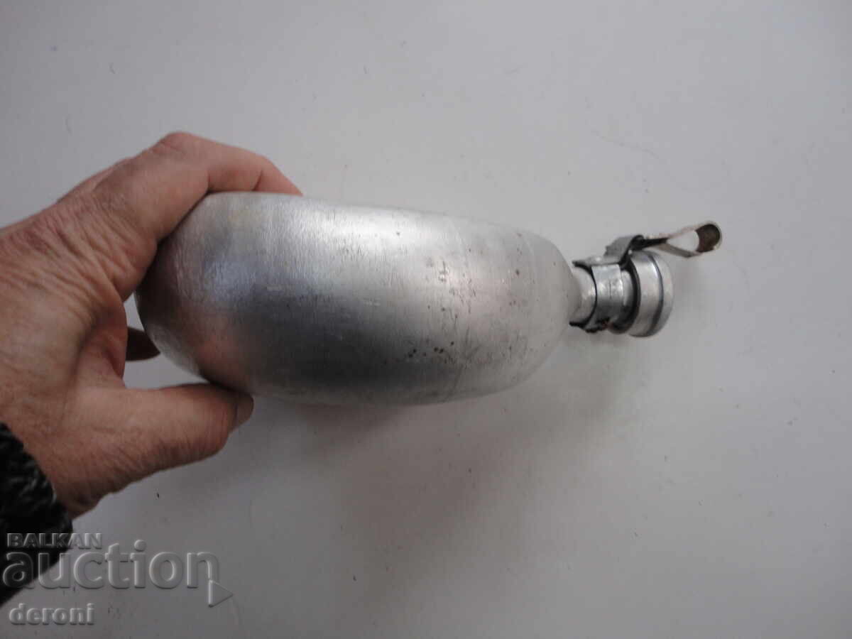 Auction  Military aluminum canteen 2