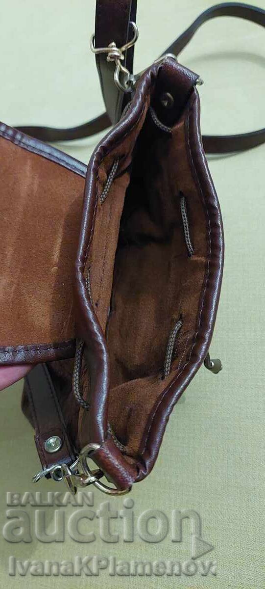 Παράδοση Τσαντάκι δερμάτινο γυναικείο Παράδοση Τσαντάκι δερμάτινο γυναικείο