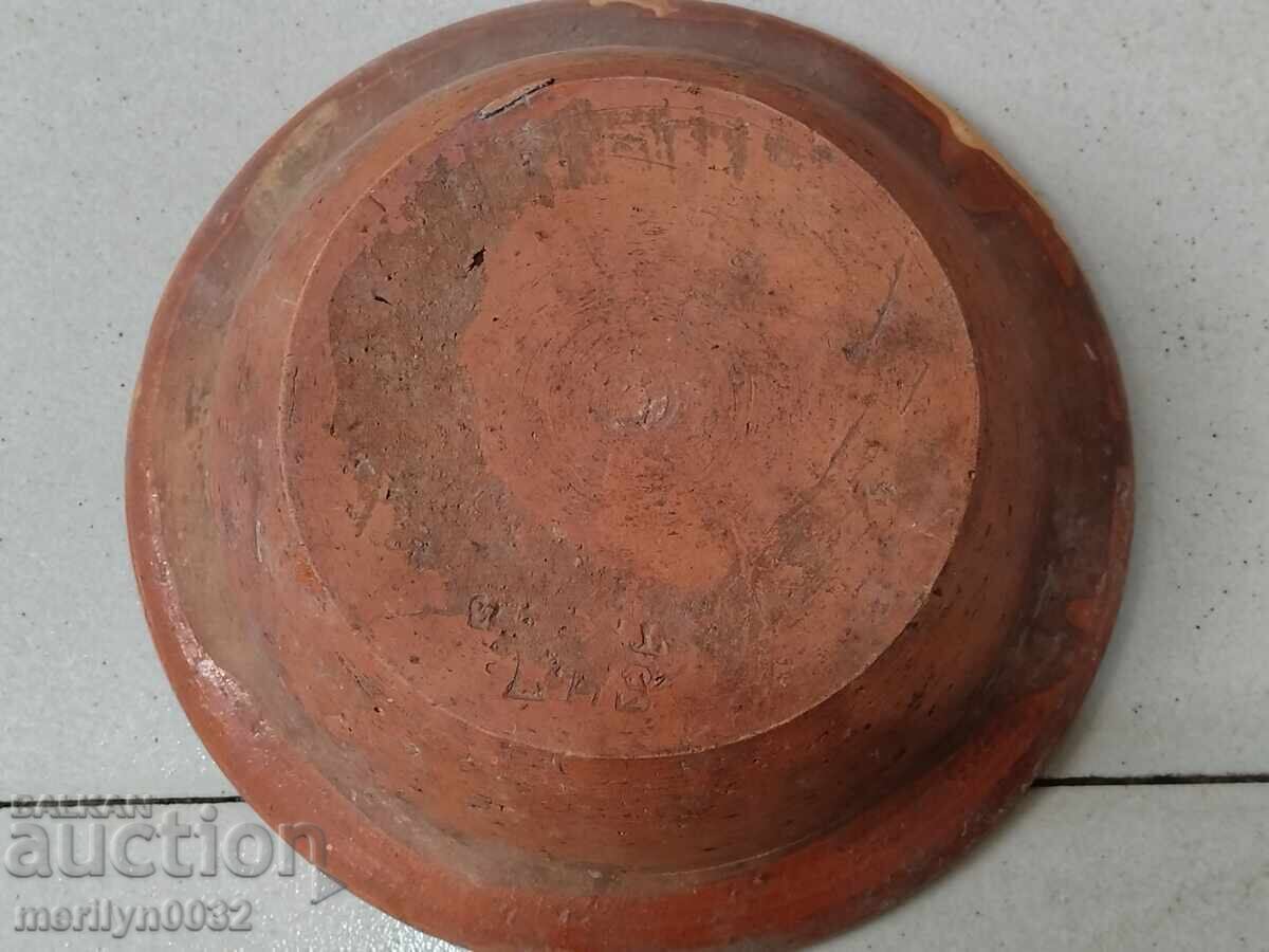 Delivery of Old clay pot, pottery, plate Delivery of Old clay pot, pottery, plate