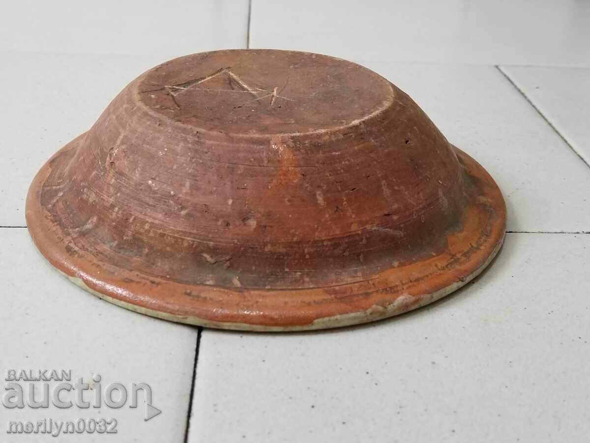 Delivery of Old clay pot, pottery, plate Delivery of Old clay pot, pottery, plate