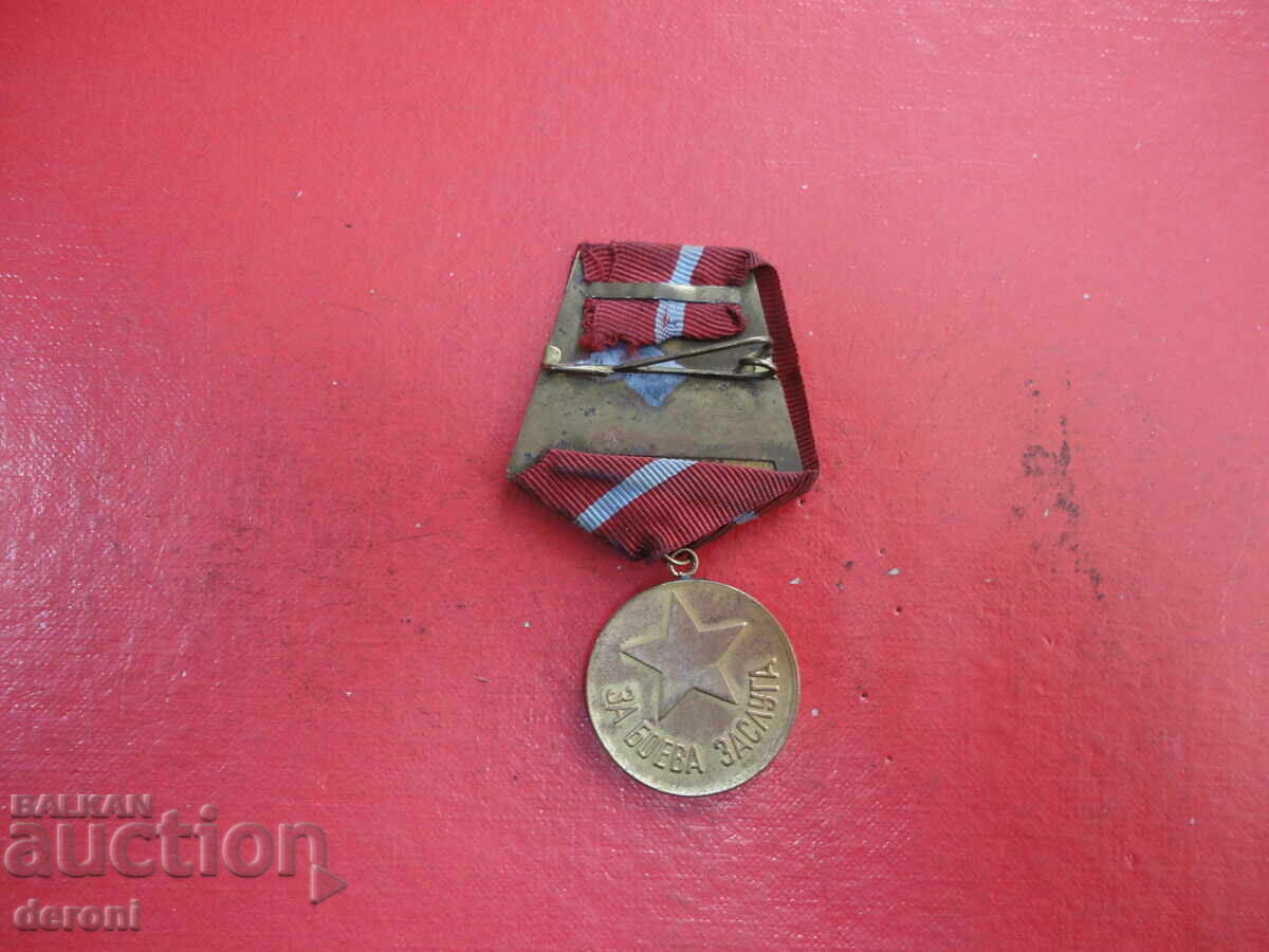 Παράδοση Μετάλλιο για την Αξία Μάχης Παράδοση Μετάλλιο για την Αξία Μάχης