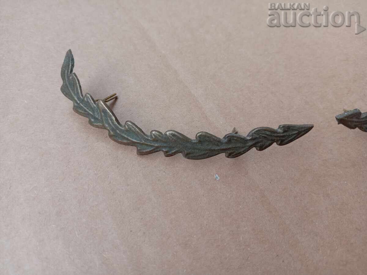 Antique bronze wreath from an officer's cap with price 31.00 BGN | € 15.85 Antique bronze wreath from an officer's cap with price 31.00 BGN | € 15.85