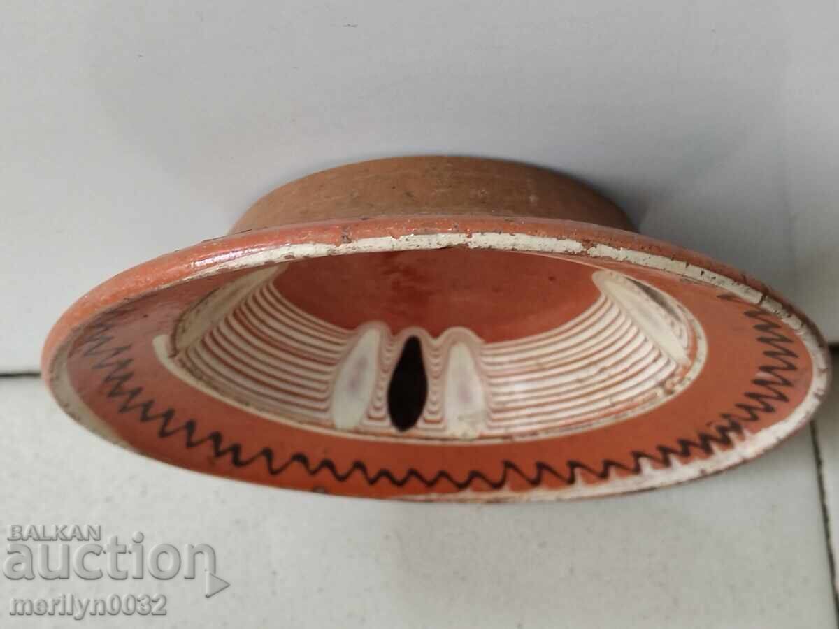 Delivery of Old clay pot, pottery, plate Delivery of Old clay pot, pottery, plate