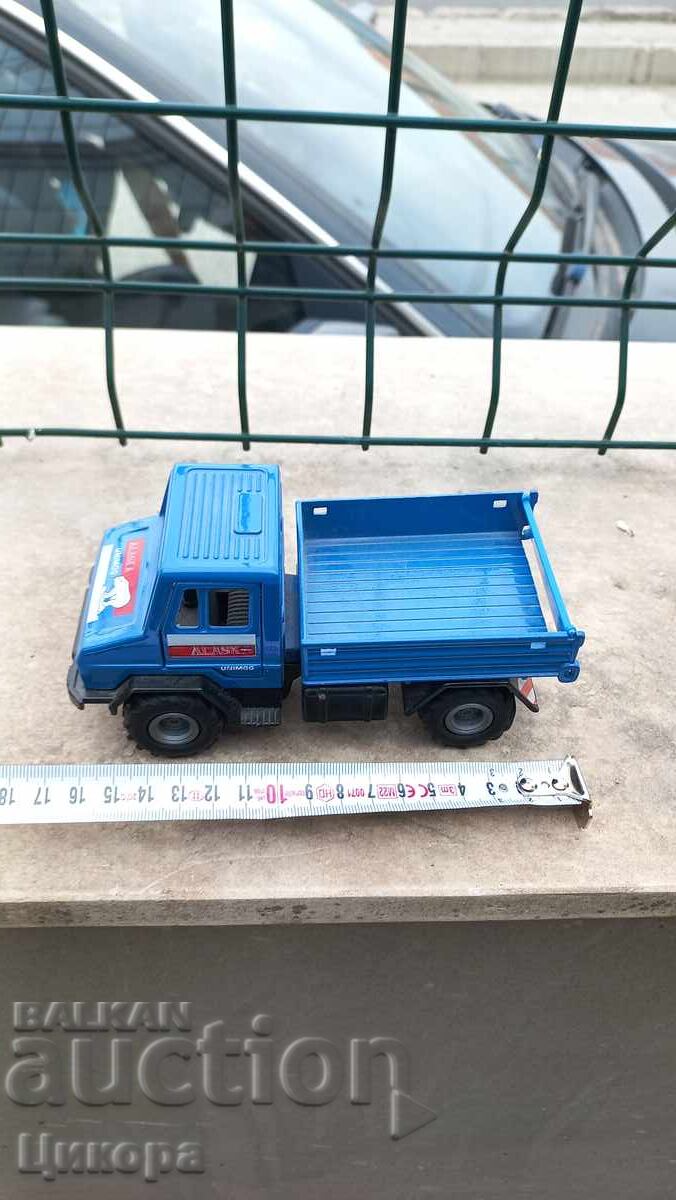 Auction  METAL TRUCK TOY MERCEDES WELLY