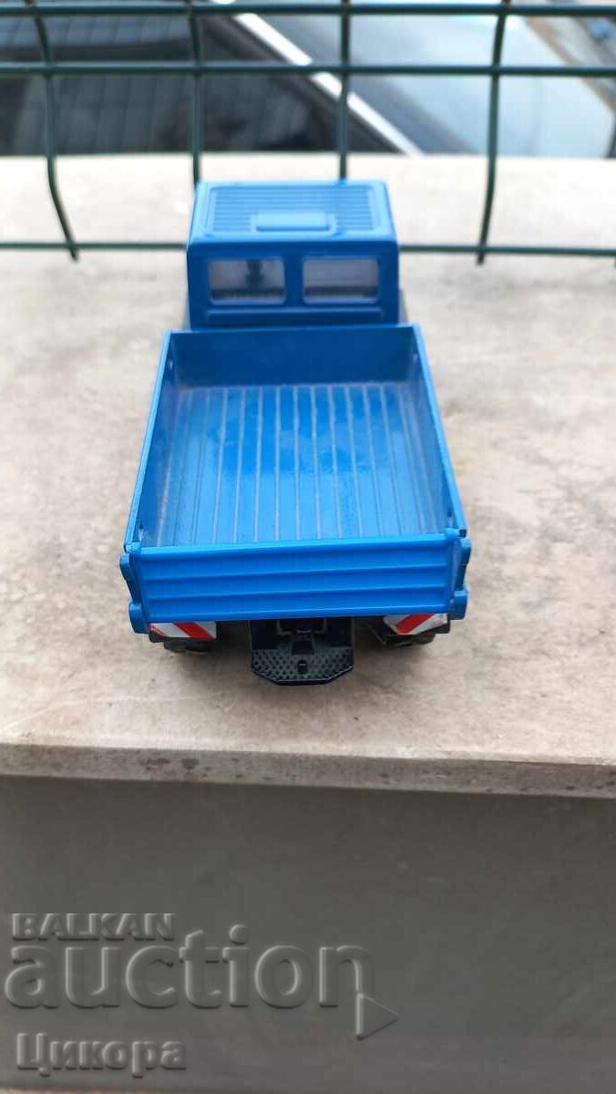 Delivery of METAL TRUCK TOY MERCEDES WELLY
