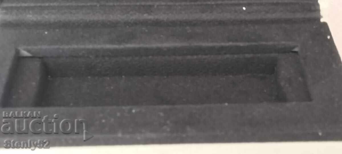 Луксозна кутия за бижута от Van Cleef&Arpels с цена 10.00 лв. | € 5.11 Луксозна кутия за бижута от Van Cleef&Arpels с цена 10.00 лв. | € 5.11