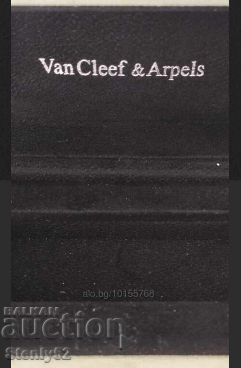 Доставка на Луксозна кутия за бижута от Van Cleef&Arpels Доставка на Луксозна кутия за бижута от Van Cleef&Arpels