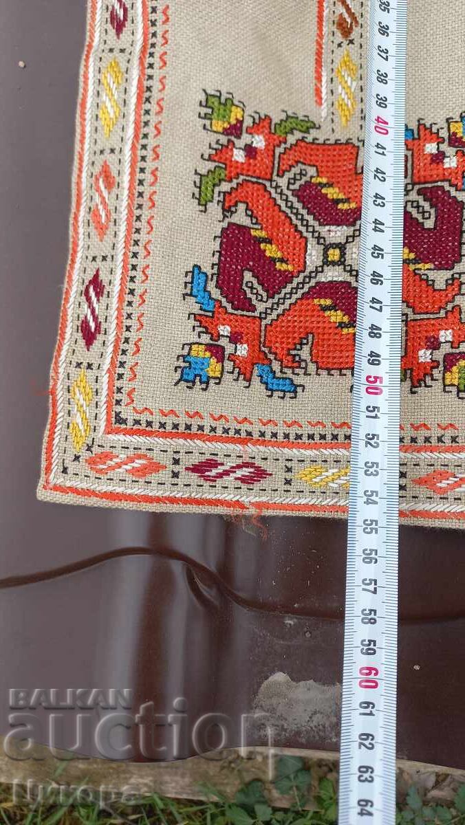 PĂTRAT BRODAT BRODERIE cu preț 60.00 BGN | € 30.68 PĂTRAT BRODAT BRODERIE cu preț 60.00 BGN | € 30.68