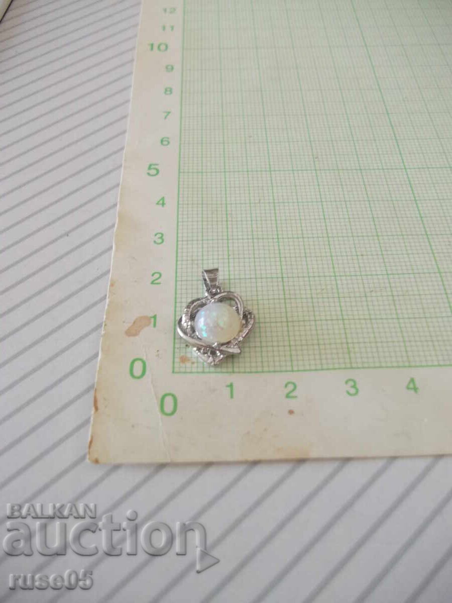 Pandantiv cu perlă cu preț 3.00 BGN | € 1.53 Pandantiv cu perlă cu preț 3.00 BGN | € 1.53