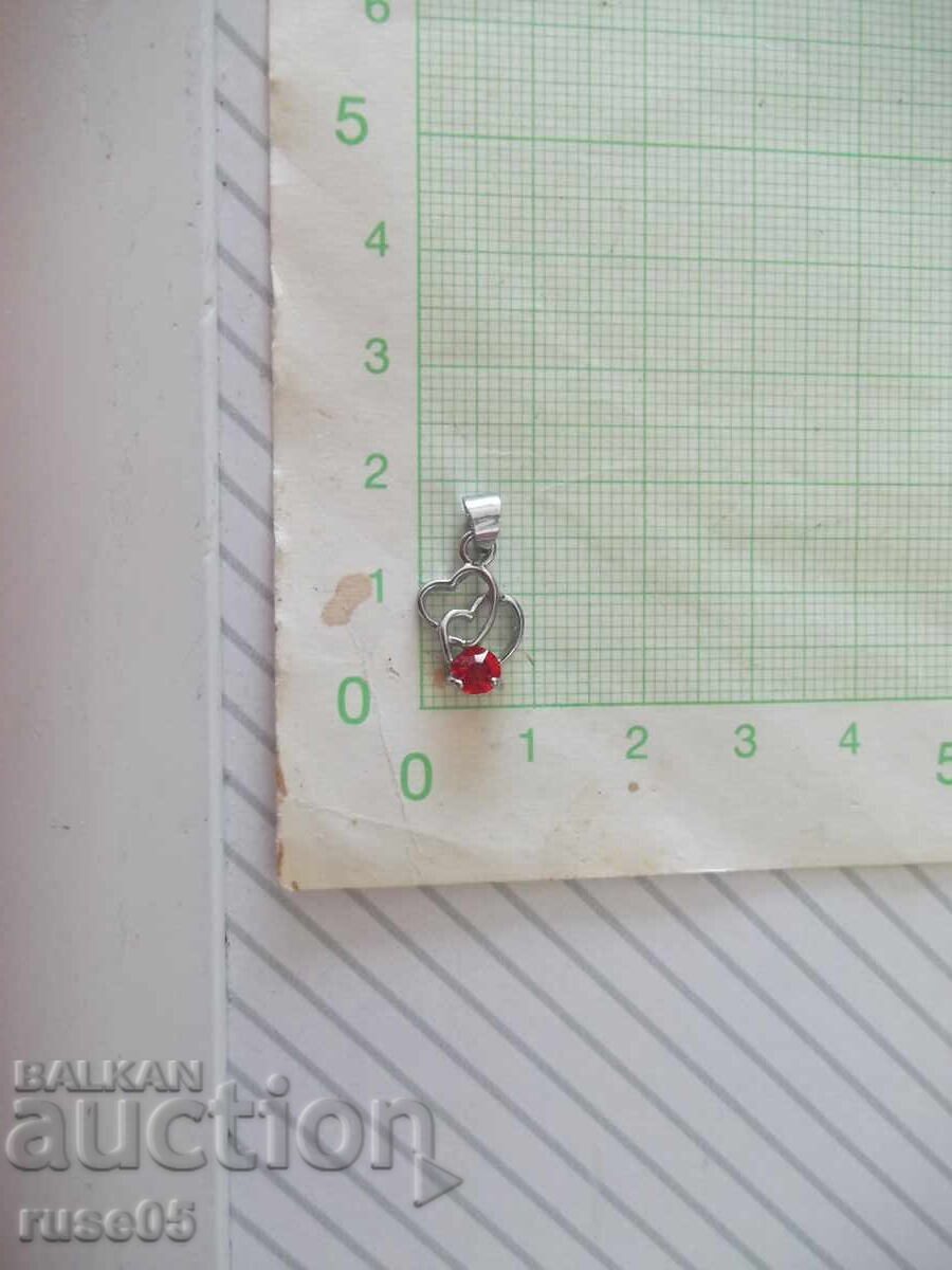 Висулка с червен камък