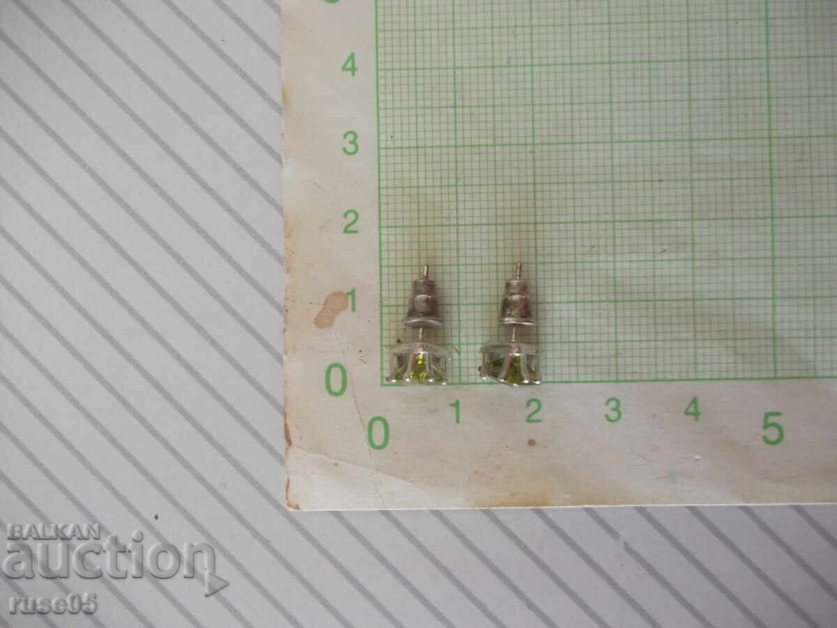 Обеци със светло зелен камък с цена 3.00 лв. | € 1.53 Обеци със светло зелен камък с цена 3.00 лв. | € 1.53