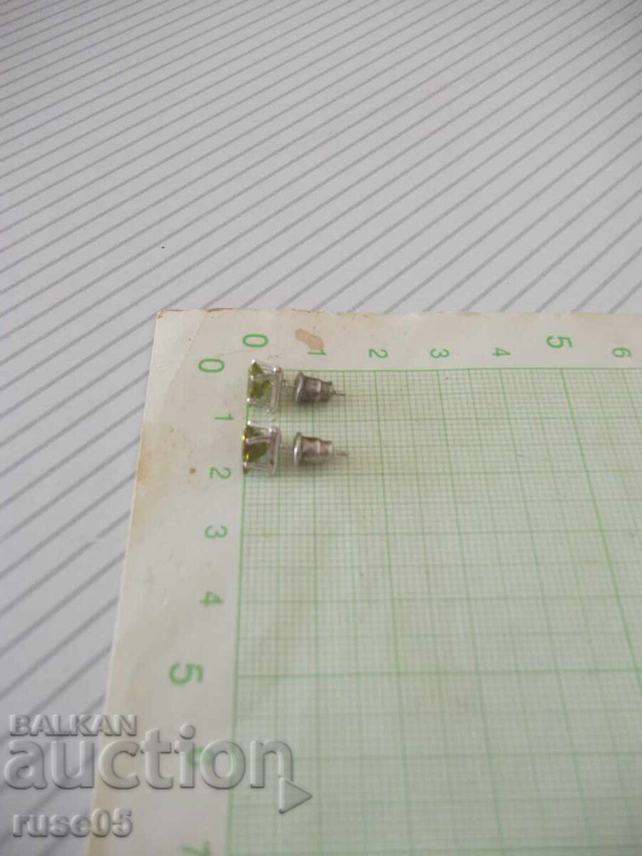 Аукцион Обеци със светло зелен камък Аукцион Обеци със светло зелен камък