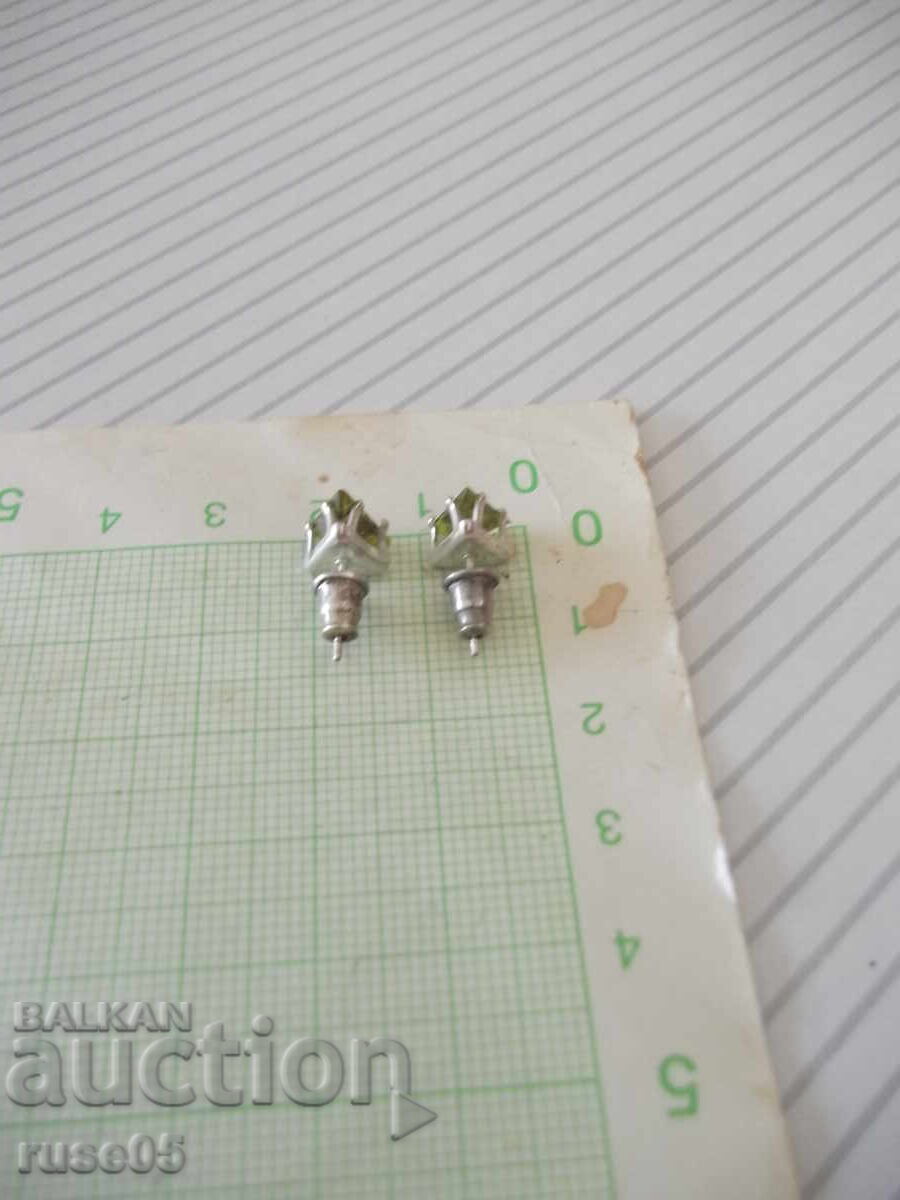 Доставка на Обеци със светло зелен камък Доставка на Обеци със светло зелен камък