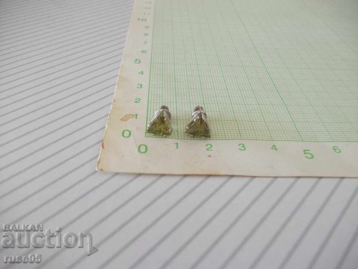 Обеци със светло зелен камък Обеци със светло зелен камък